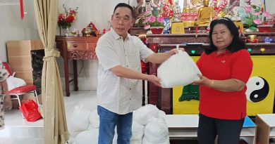 Wihara Sasanaloka Teluk Buyung Bekasi Bagi- Bagi Sembako Kepada Masyarakat Sekitar Wihara