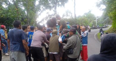 Polsek Cisompet Tangani Kecelakaan Truk di Jalan Raya Cikajang – Cisompet, Dua Orang Alami Luka dan Dilarikan ke Rumah Sakit Pamengpeuk