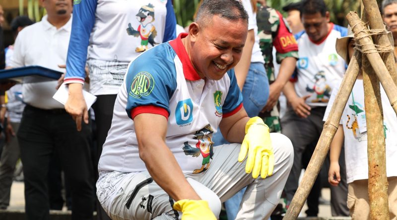 Wali Kota Bekasi Gaungkan Sedekah Udara Lewat Penanaman Pohon di Bulan K3 Nasional 2026