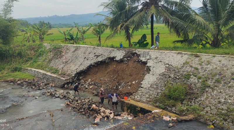BBWS Citanduy Lakukan Perbaikan TPT dan Pemasangan Bronjong di Sungai Cibarangbang