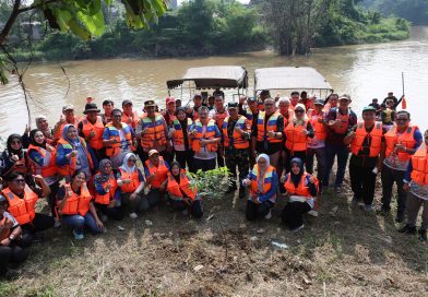 Susur Sungai hingga Tanam Pohon, Wawali Bekasi Ajak Warga Masyarakat Lebih Peduli Lingkungan