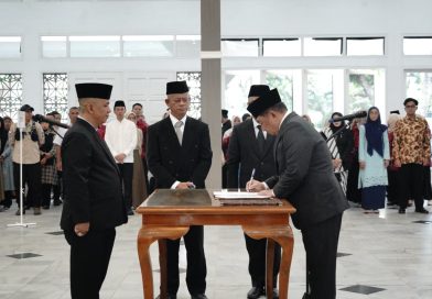 Lantik Pejabat Struktural dan Fungsional, Bupati Garut Tekankan Integritas dan Inivasi Pelayanan Publik