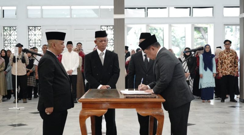 Lantik Pejabat Struktural dan Fungsional, Bupati Garut Tekankan Integritas dan Inivasi Pelayanan Publik