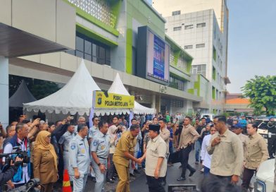 Wali Kota Bekasi Sambut Presiden RI Jenguk Korban Kecelakaan KA Bekasi Timur di RSUD CAM