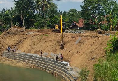 BBWS Citanduy Perbaiki Tanggul Sungai Cikawung di Desa Caruy, Warga Beri Apresiasi