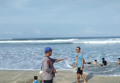Patroli Pantai Karangpapak, Sat Polairud Polres Garut Imbau Wisatawan Utamakan Keselamatan