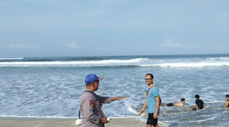 Patroli Pantai Karangpapak, Sat Polairud Polres Garut Imbau Wisatawan Utamakan Keselamatan