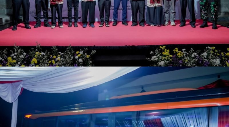 Bupati Karawang Lepas 445 Jemaah Haji Kloter 16