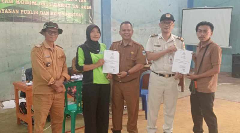 Sinergi Disdukcapil Garut dan TNI, Hadirkan Layanan Adminduk Langsung di Lokasi TMMD