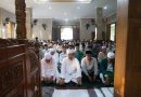 Plh. Wali Kota Bekasi Serahkan Bantuan Sapi Qurban Presiden di Masjid Al Mukhlisin Jatiasih