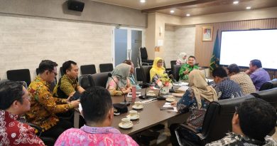 Terima Kunjungan DPRD Kota Banjarbaru Plh Wali Kota Harris Bobihoe Bahas Peningkatan PAD