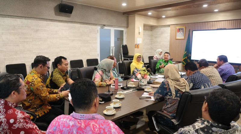 Terima Kunjungan DPRD Kota Banjarbaru Plh Wali Kota Harris Bobihoe Bahas Peningkatan PAD