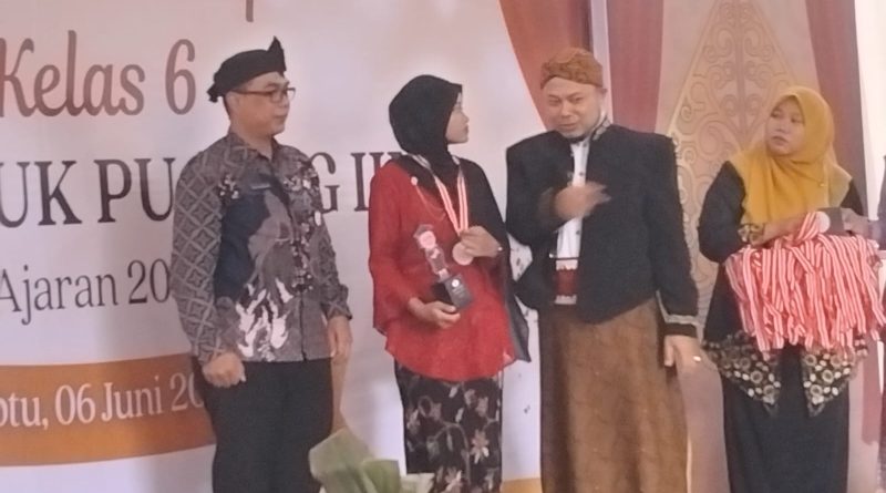 Momen Haru Pelepasan Siswa Kelas VI SDN Teluk Pucung III