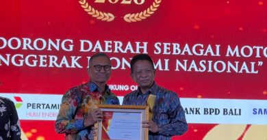 Wali Kota Bekasi, Tri Adhianto Raih Penghargaan Nasional sebagai Pendorong Pertumbuhan Ekonomi Kota