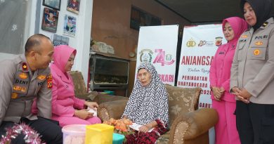 Sentuh Hati Warakawuri, Polres Garut Gelar Anjangsana dan Bakti Kesehatan Sambut Hari Bhayangkara ke-80
