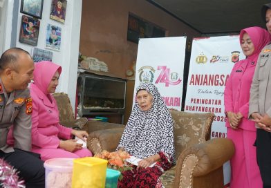 Sentuh Hati Warakawuri, Polres Garut Gelar Anjangsana dan Bakti Kesehatan Sambut Hari Bhayangkara ke-80