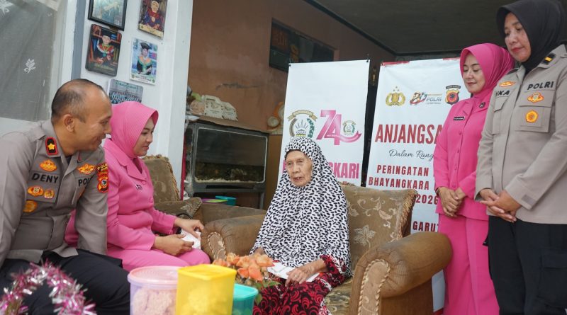 Sentuh Hati Warakawuri, Polres Garut Gelar Anjangsana dan Bakti Kesehatan Sambut Hari Bhayangkara ke-80