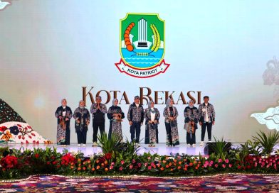 Di Ajang Sunda Karya Fest 2026 Kota Bekasi Raih Predikat Fashion Terkini Anugerah Fashion Show PKJB 2026 Se-Jawa Barat