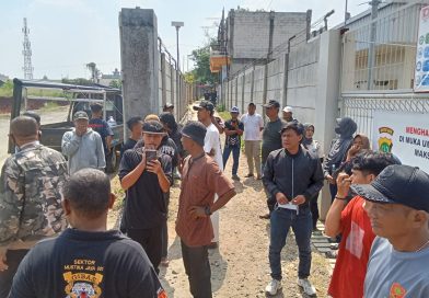 Pemasangan Plang Tanah Milik Eenjoh bin Mali, Mencekam