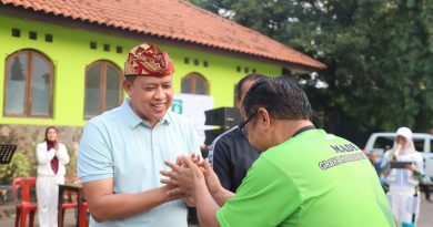 Resmikan Lapangan Tenis Graha Harapan Mustika Jaya, Tri Adhianto Pastikan Aset Fasos Fasum Dikelola untuk Kepentingan Masyarakat