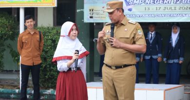 Wali Kota Bekasi Tinjau Hari Pertama Sekolah di SMPN 12 Kota Bekasi, Pastikan MPLS Berjalan Optimal Tri Adhianto Pantau Langsung Hari Pertama Sekolah, Pastikan MPLS Ramah Berjalan Baik