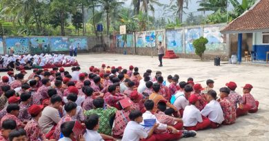 Tanamkan Kesadaran Sejak Dini, Polsek Malangbong Edukasi Bahaya NAPZA dan Stop Bullying kepada Siswa MPLS