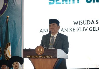 Wisuda UNIGA ke-XLIV, Bupati Garut Ajak Lulusan Jadi SDM Berakhlak, Mandiri, dan Kompeten
