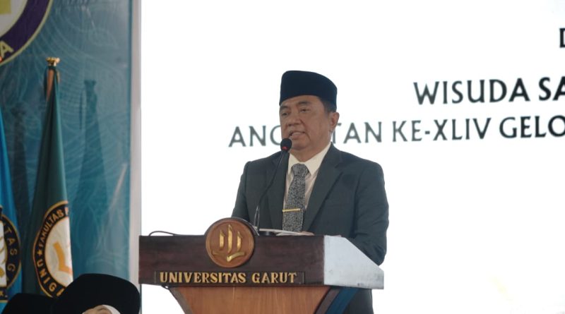 Wisuda UNIGA ke-XLIV, Bupati Garut Ajak Lulusan Jadi SDM Berakhlak, Mandiri, dan Kompeten