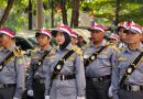 SATLINMAS KOTA BEKASI TAMPILKAN KEKOMPAKAN MELALUI LOMBA PERATURAN BARIS BERBARIS