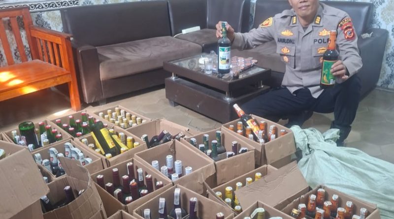 Gudang Miras Dibongkar, 308 Botol Berbagai Jenis Berhasil Diamankan Polisi