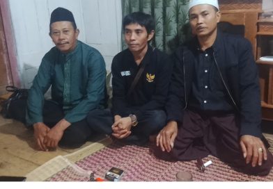Dari Bekasi ke Desa Sukamurni kecamatan Cilawu kabupaten Garut,Taat Mulyana Berbagi Al-Qur’an dan Santunan untuk Anak Yatim