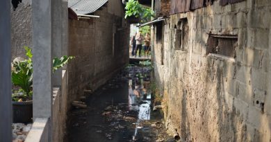Pemerintah Kota Bekasi Tertibkan Bangunan Liar di Jalan Hankam Jatirahayu Kecamatan Pondok Melati