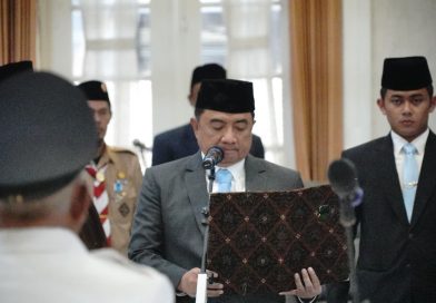 Bupati Garut Lantik Kades PAW Cisewu dan Cigadog