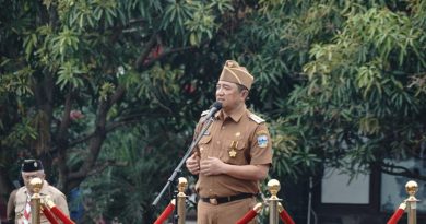 Bupati Garut Serahkan SK Kenaikan Pangkat dan Pensiun ASN, Sekaligus Terima Lencana Darma Bakti Pramuka