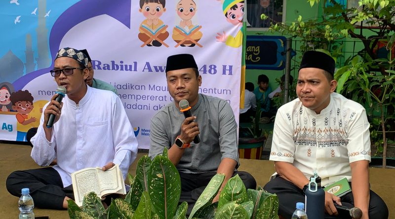 SDN Kaliabang Tengah VIII Memperingati Maulid Nabi Muhammad Saw bersama Ustadz H.Furqon Hasan ,SThi Ajak Ratusan Siswa Buktikan Cinta Rasul Lewat Perbuatan