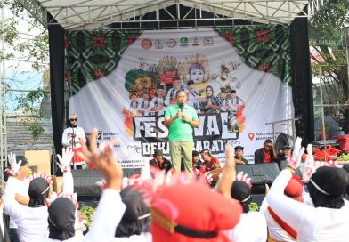 Wali Kota Bekasi Apresiasi Festival Bekasi Barat, Yang Hadirkan UMKM, Pentas Seni hingga Bantuan Rp28 Juta untuk NTT ,Buka Lomba Gerak Jalan di Festival Bekasi Barat, Wali Kota Bekasi Apresiasi Bentuk Nasionalisme dan Solidaritas Masyarakat