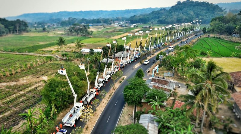 PLN UID Jabar Raih Rekor MURI, Pemeliharaan Listrik Tanpa Padam Jaga Aktivitas Masyarakat Tetap Berjalan