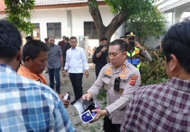 Kapolresta Karawang Bersama Bupati dan forkopimda Karawang, Gerak Cepat Tangani Kebakaran ATR/BPN Kabupaten Karawang