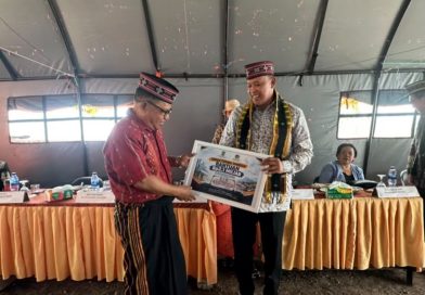 Wali kota Bekasi Tri Adhianto Serahkan Rp2,1 Miliar Bantuan Warga Bekasi untuk Bangun Rumah Sakit di Manggarai Timur NTT