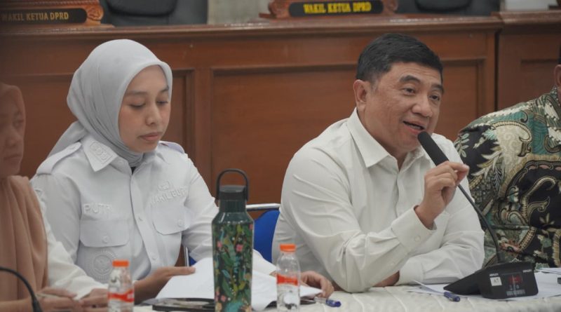 Bupati Garut, Abdusy Syakur Amin, menerima Audiensi dari Forum Aliansi Mahasiswa dan Pemuda Garut Bersatu